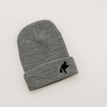 Load image into Gallery viewer, ColdStrike&#39;s grey waffle knit beanie
